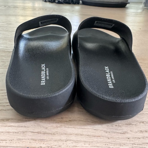 BRANDBLACK
Kashiba Lux Slides size 6.5 - Picture 4 of 6